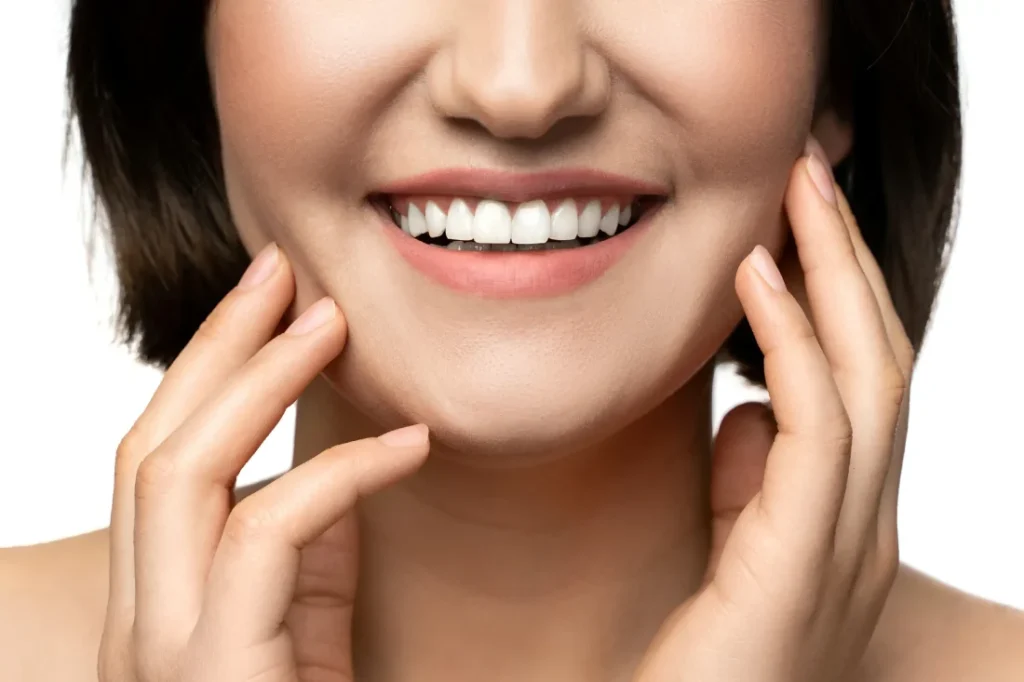 white-teeth-beautiful-teeth-Veneer